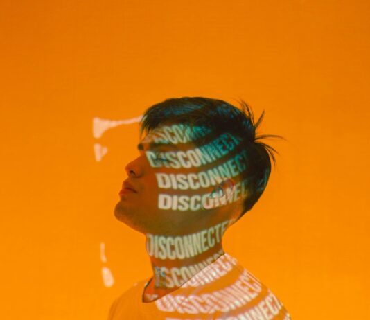 정신건강, 몸보다 더 중요한 삶의 균형 man in yellow and black crew neck shirt