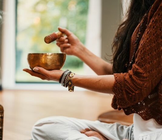 “나를 돌보는 시간이 진짜 트렌드”…한국형 웰니스 문화가 바꾸는 일상 woman in brown knit sweater holding brown ceramic cup