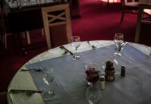 ‘작지만 확실한 변화’…여성 건강을 지키는 생활 루틴 뜬다 clear long-stem wine glass