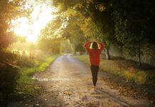 “일상 속 근육 건강, 작은 변화로 큰 힘을!” woman walking on pathway during daytime