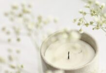 일상 속 스트레스, 소소한 변화로 건강하게 다스린다 white candle in clear glass holder