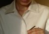 일상 속 건강을 챙기는 ‘웰니스 문화’…작은 변화로 큰 행복 찾기 person in white button up shirt holding clear drinking glass with green liquid