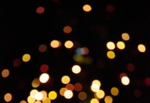 변화하는 일상, ‘웰니스 문화’가 이끄는 건강한 습관 만들기 yellow and red bokeh lights