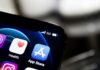 AI와 함께하는 건강 관리, 똑똑하게 실천하는 건강 루틴 black iphone 4 displaying icons