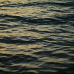 명상, 숨 고르기와 마음챙김으로 일상 스트레스 해소 Rippling dark water reflecting golden hour light